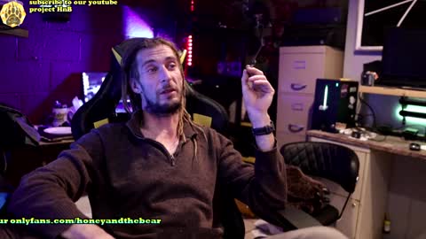 Snapshot of honeyand_thebear chatting on December 24, 2024, 3:38 am Honey and Bear online show from December 24, 2024, 3:38 am