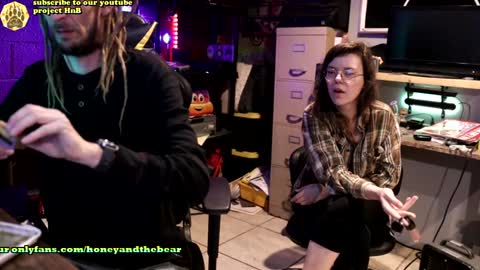 Snapshot of honeyand_thebear chatting on December 27, 2024, 3:53 am Honey and Bear online show from December 27, 2024, 3:53 am