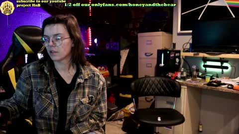 Snapshot of honeyand_thebear chatting on January 4, 2025, 3:40 am Honey and Bear online show from January 4, 2025, 3:40 am