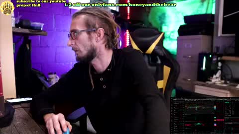 Snapshot of honeyand_thebear chatting on January 13, 2025, 1:17 pm Honey and Bear online show from January 13, 2025, 1:17 pm