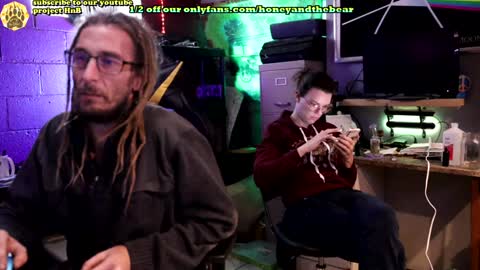 Snapshot of honeyand_thebear chatting on January 15, 2025, 1:52 pm Honey and Bear online show from January 15, 2025, 1:52 pm
