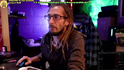 Snapshot of honeyand_thebear chatting on January 16, 2025, 12:53 pm Honey and Bear online show from January 16, 2025, 12:53 pm