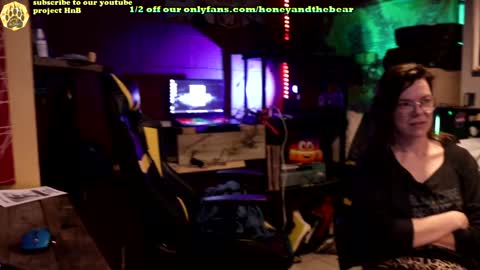 Snapshot of honeyand_thebear chatting on January 19, 2025, 3:08 am Honey and Bear online show from January 19, 2025, 3:08 am