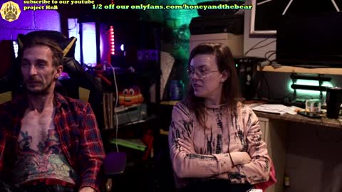 Snapshot of honeyand_thebear chatting on February 4, 2025, 6:25 am Honey and Bear online show from February 4, 2025, 6:25 am