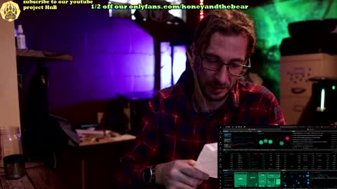 Snapshot of honeyand_thebear chatting on February 5, 2025, 12:49 pm Honey and Bear online show from February 5, 2025, 12:49 pm