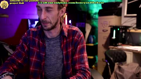 Snapshot of honeyand_thebear chatting on February 6, 2025, 3:16 am Honey and Bear online show from February 6, 2025, 3:16 am