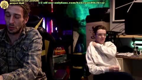Snapshot of honeyand_thebear chatting on February 8, 2025, 3:19 am Honey and Bear online show from February 8, 2025, 3:19 am