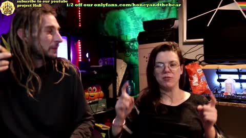 Snapshot of honeyand_thebear chatting on February 13, 2025, 3:39 am Honey and Bear online show from February 13, 2025, 3:39 am