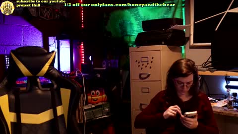 Snapshot of honeyand_thebear chatting on February 18, 2025, 2:59 am Honey and Bear online show from February 18, 2025, 2:59 am