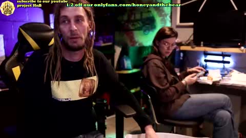 Snapshot of honeyand_thebear chatting on March 11, 2025, 2:10 am Honey and Bear online show from March 11, 2025, 2:10 am