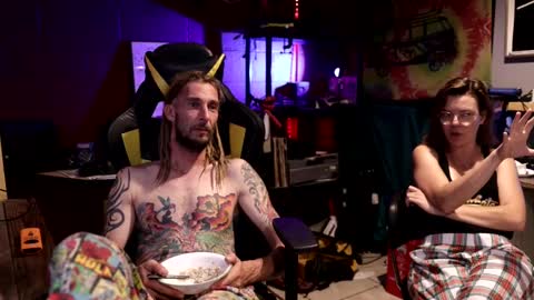 Snapshot of honeyand_thebear chatting on September 10, 2025, 2:22 am Honey and Bear online show from September 10, 2025, 2:22 am