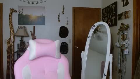 Honey Bee online show from December 2, 2024, 6:54 pm