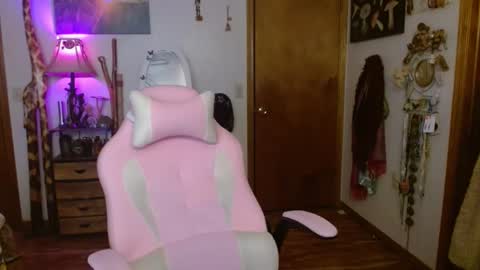 Honey Bee online show from December 16, 2024, 3:54 pm