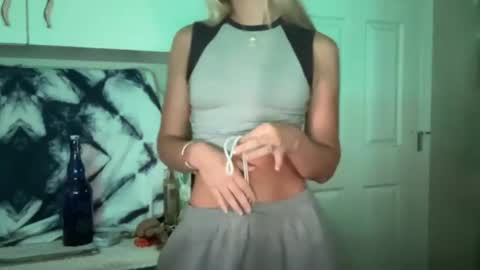 Snapshot of honeybun_z chatting on September 17, 2025, 9:16 pm honeybun_z online show from September 17, 2025, 9:16 pm