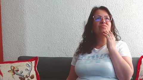 Snapshot of honeyhotpaty chatting on December 8, 2024, 6:06 pm sofia online show from December 8, 2024, 6:06 pm