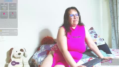 Snapshot of honeyhotpaty chatting on March 3, 2025, 9:37 pm sofia online show from March 3, 2025, 9:37 pm