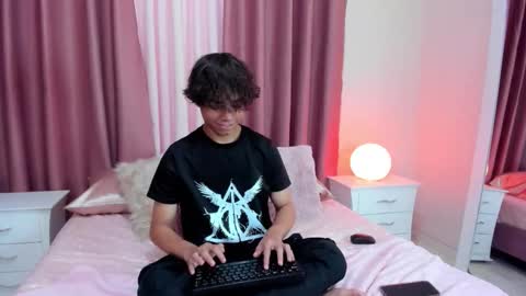 honeymoon_sariel online show from October 16, 2025, 7:37 pm