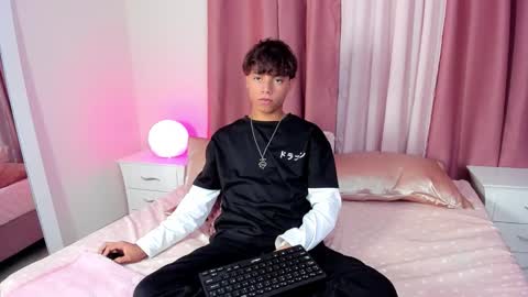 honeymoon_sariel online show from November 14, 2025, 8:40 pm