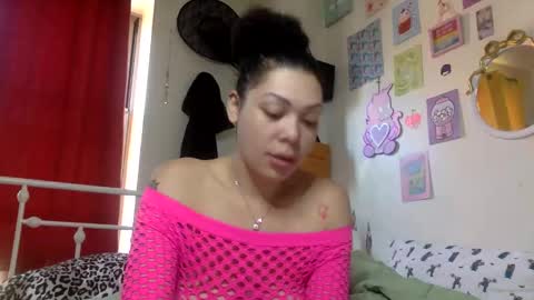 Snapshot of honeyruby chatting on October 22, 2025, 3:34 pm Ruby Sparks online show from October 22, 2025, 3:34 pm