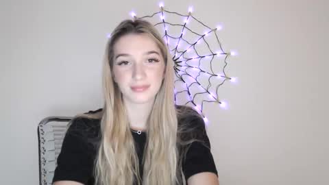 Snapshot of honeyveil chatting on October 30, 2025, 1:23 pm honeyveil online show from October 30, 2025, 1:23 pm