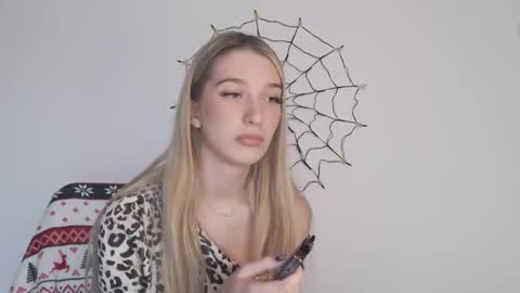 Snapshot of honeyveil chatting on October 31, 2025, 1:34 pm honeyveil online show from October 31, 2025, 1:34 pm