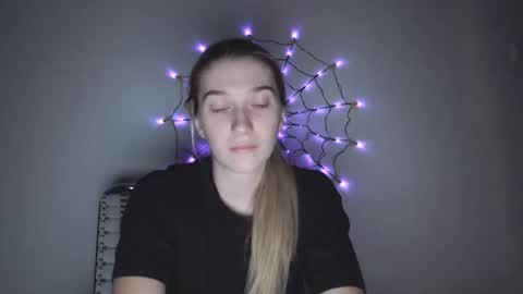 Snapshot of honeyveil chatting on November 8, 2025, 4:40 pm honeyveil online show from November 8, 2025, 4:40 pm