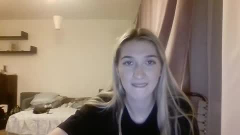 Snapshot of honeyveil chatting on November 10, 2025, 7:02 pm honeyveil online show from November 10, 2025, 7:02 pm