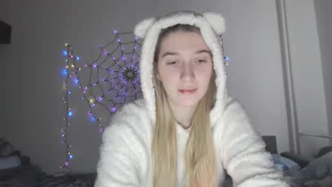 Snapshot of honeyveil chatting on November 22, 2025, 1:21 pm honeyveil online show from November 22, 2025, 1:21 pm