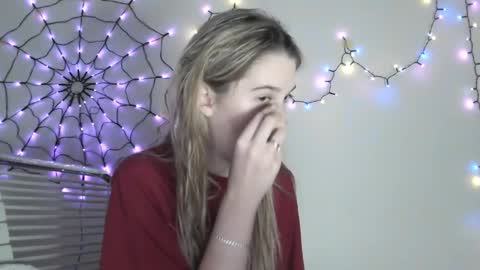 Snapshot of honeyveil chatting on November 29, 2025, 11:57 am honeyveil online show from November 29, 2025, 11:57 am