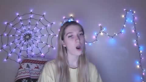 Snapshot of honeyveil chatting on December 3, 2025, 9:02 pm honeyveil online show from December 3, 2025, 9:02 pm