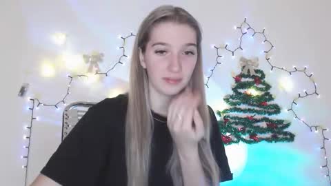 Snapshot of honeyveil chatting on December 19, 2025, 9:49 am honeyveil online show from December 19, 2025, 9:49 am