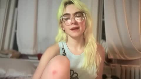 Emi Rose online show from December 4, 2025, 6:34 am