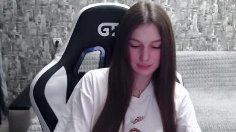 Snapshot of honeyynancyy chatting on December 5, 2024, 1:28 pm Nancy online show from December 5, 2024, 1:28 pm