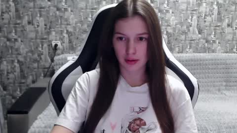 Snapshot of honeyynancyy chatting on December 7, 2024, 12:35 pm Nancy online show from December 7, 2024, 12:35 pm