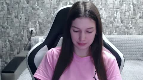 Snapshot of honeyynancyy chatting on December 16, 2024, 12:06 pm Nancy online show from December 16, 2024, 12:06 pm