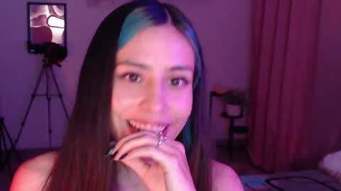 Snapshot of honeyypeaach chatting on February 20, 2025, 12:41 am    online show from February 20, 2025, 12:41 am