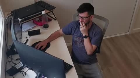 hopefulguy86 online show from October 2, 2025, 4:08 am