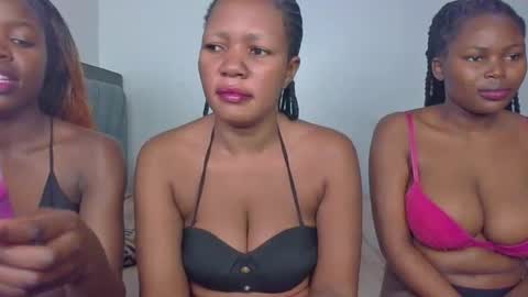 Snapshot of horny_lainie chatting on October 9, 2025, 7:01 pm horny_lainie online show from October 9, 2025, 7:01 pm