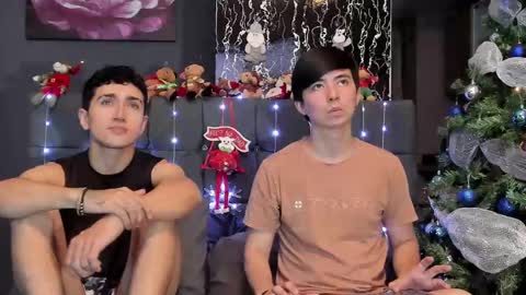 Snapshot of horny_twinks_guys chatting on December 15, 2024, 9:53 pm Alex and Camilo online show from December 15, 2024, 9:53 pm