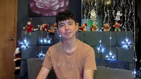 Snapshot of horny_twinks_guys chatting on December 27, 2024, 3:15 pm Alex and Camilo online show from December 27, 2024, 3:15 pm