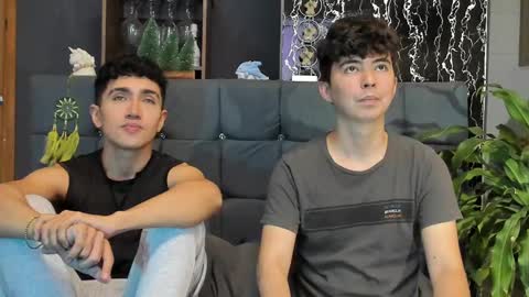 Snapshot of horny_twinks_guys chatting on February 10, 2025, 9:58 pm Alex and Camilo online show from February 10, 2025, 9:58 pm