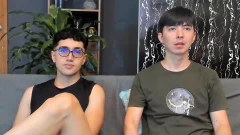 Snapshot of horny_twinks_guys chatting on September 22, 2025, 8:44 pm Alex and Camilo online show from September 22, 2025, 8:44 pm