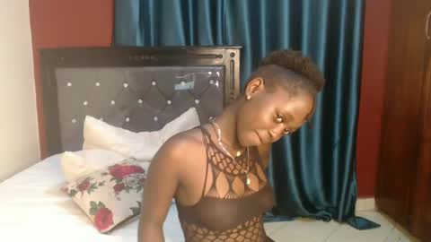 Snapshot of hornybella4 chatting on December 12, 2024, 11:36 pm Bella online show from December 12, 2024, 11:36 pm