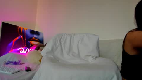 Snapshot of hornyemma_ chatting on January 15, 2025, 8:41 am Emma online show from January 15, 2025, 8:41 am