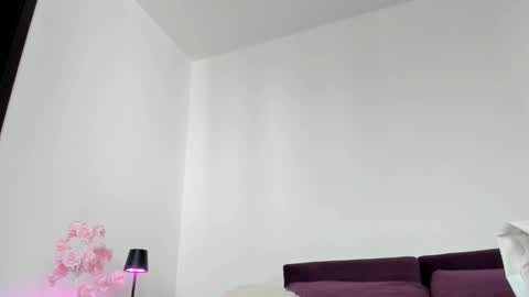 Snapshot of hornyemma_ chatting on November 26, 2025, 9:54 am Emma online show from November 26, 2025, 9:54 am