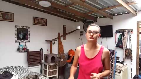 Snapshot of hornyhippies0080 chatting on October 18, 2025, 11:00 am Nix D online show from October 18, 2025, 11:00 am