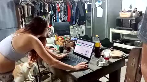 Snapshot of hornyhippies0080 chatting on November 8, 2025, 8:18 pm Nix D online show from November 8, 2025, 8:18 pm