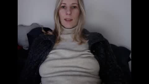 Snapshot of hornyssima chatting on January 13, 2025, 3:47 pm Hornyssima online show from January 13, 2025, 3:47 pm