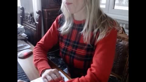 Snapshot of hornyssima chatting on November 6, 2025, 3:13 pm Hornyssima online show from November 6, 2025, 3:13 pm