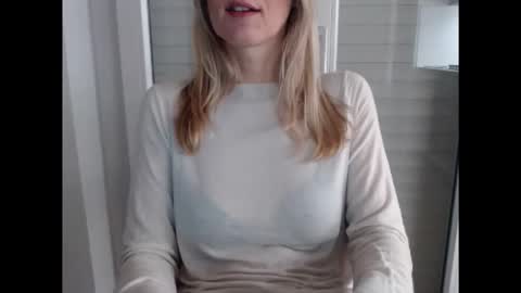 Snapshot of hornyssima chatting on December 4, 2025, 4:05 pm Hornyssima online show from December 4, 2025, 4:05 pm